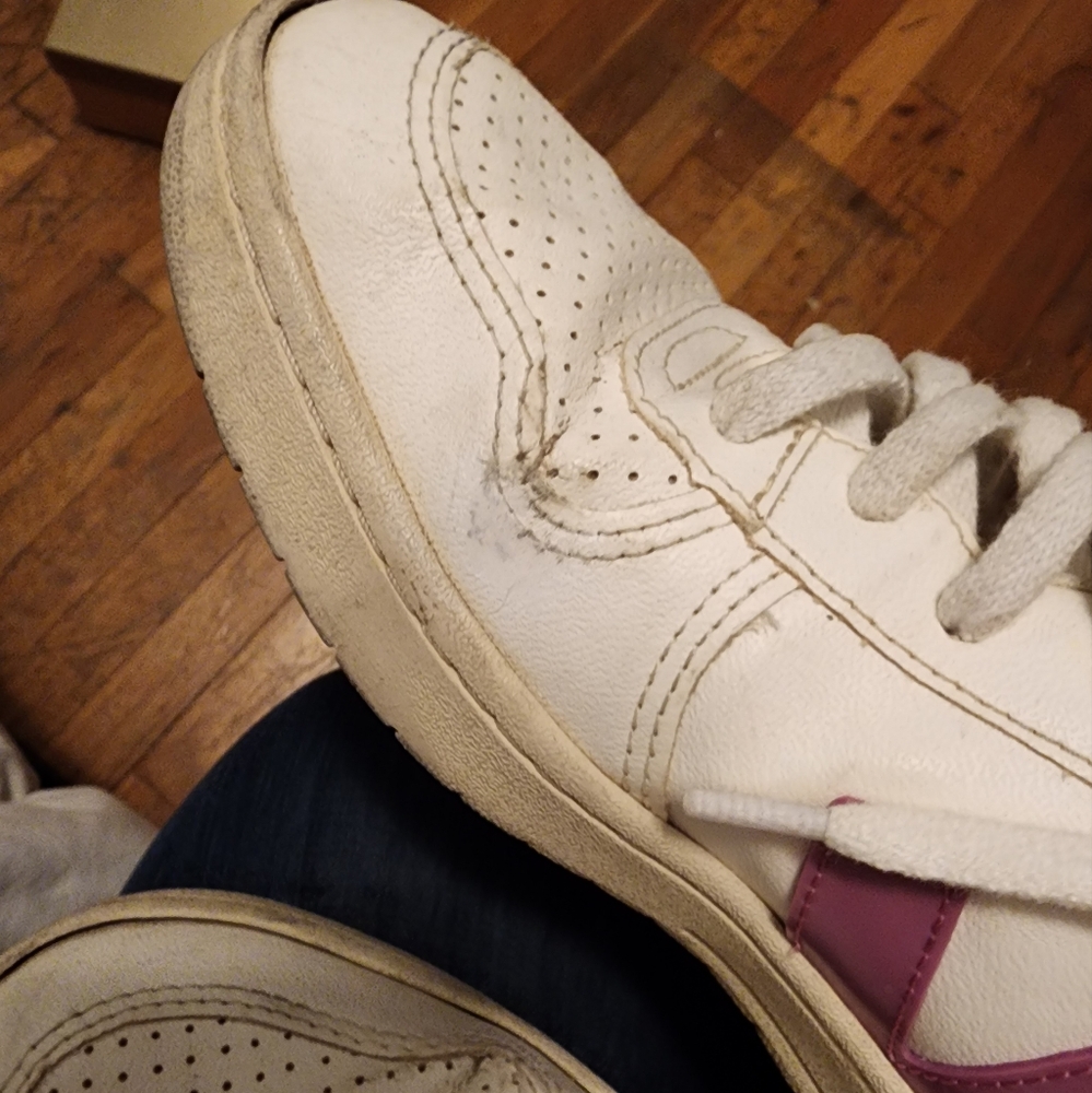 sneakers - Picture 2 of 8
